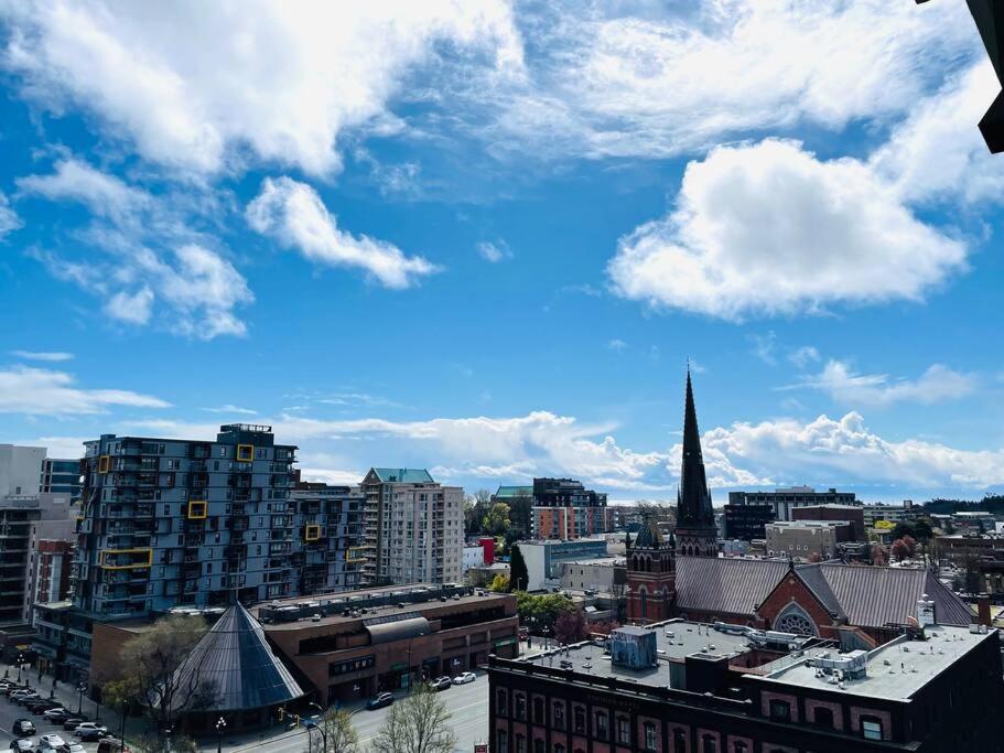 Lovely Downtown 2 Bedroom Condo With Free Parking Victoria Exterior photo