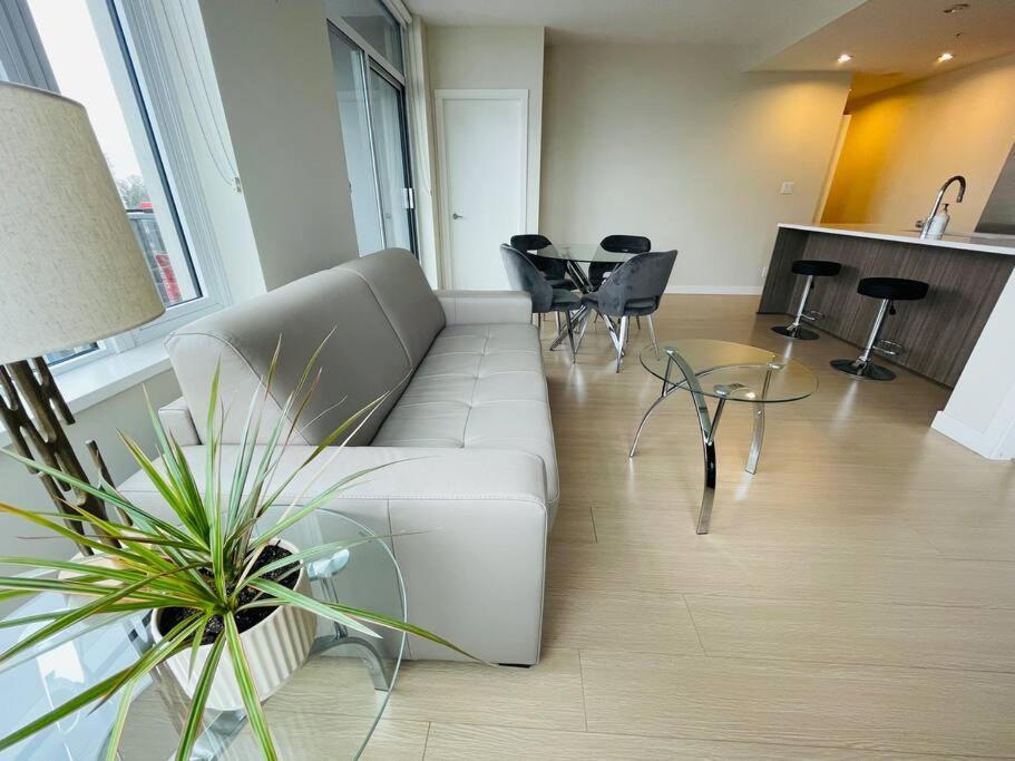 Lovely Downtown 2 Bedroom Condo With Free Parking Victoria Exterior photo