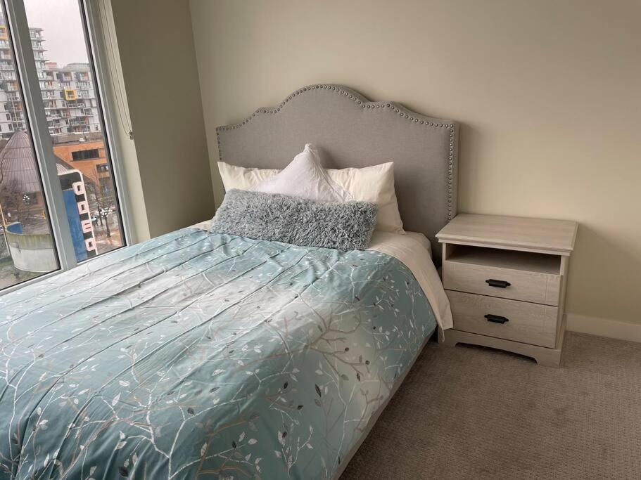 Lovely Downtown 2 Bedroom Condo With Free Parking Victoria Exterior photo